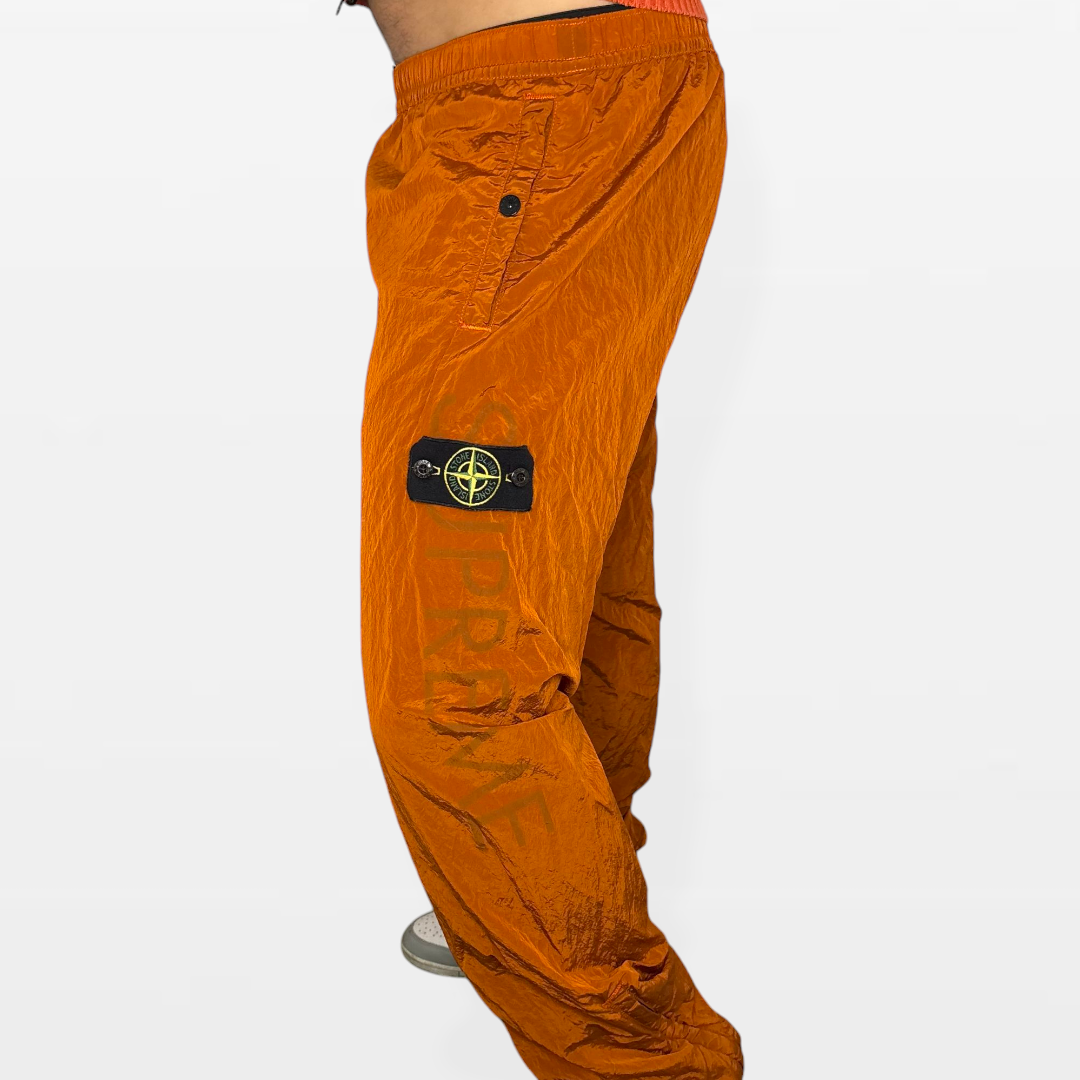 Pantaloni Supreme x Stone Island – Edizione Limitata